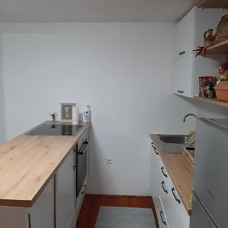 Vikendica Ajla بيت للعطل